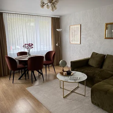 Cozy Close To City Center Apartment *